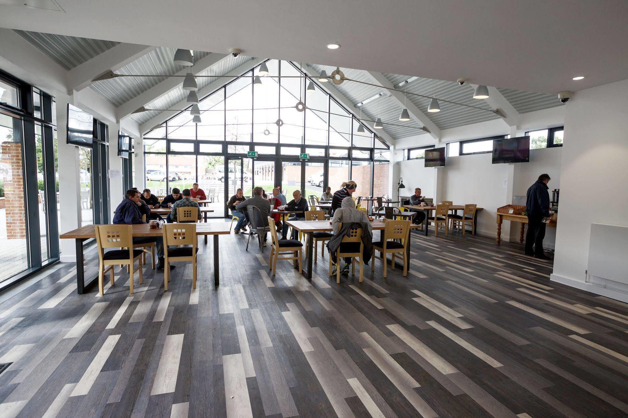 The Lodge Hotel Newbury  Exteriér fotografie